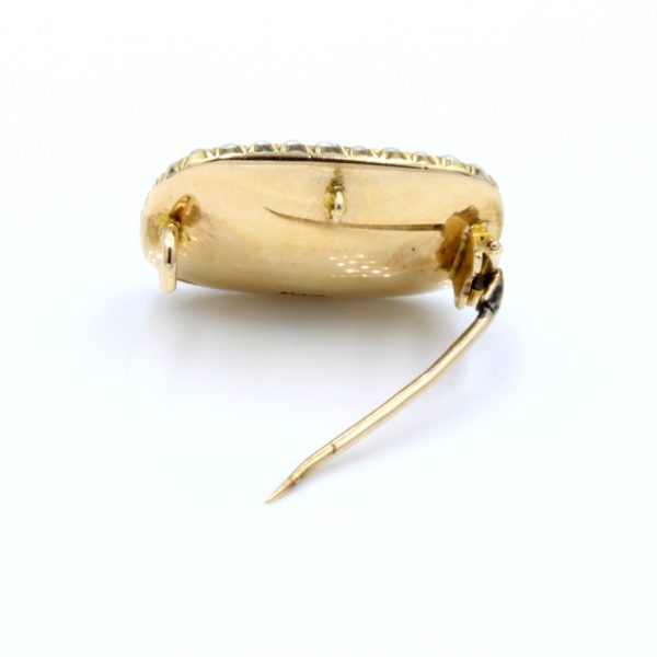 15ct Enamel Brooch